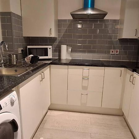 Private 2 Bed Flat Close To Excel & City Airport London Exterior photo