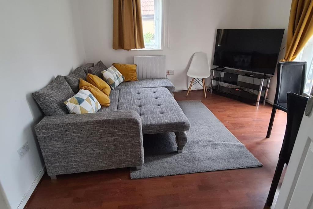 Private 2 Bed Flat Close To Excel & City Airport London Exterior photo